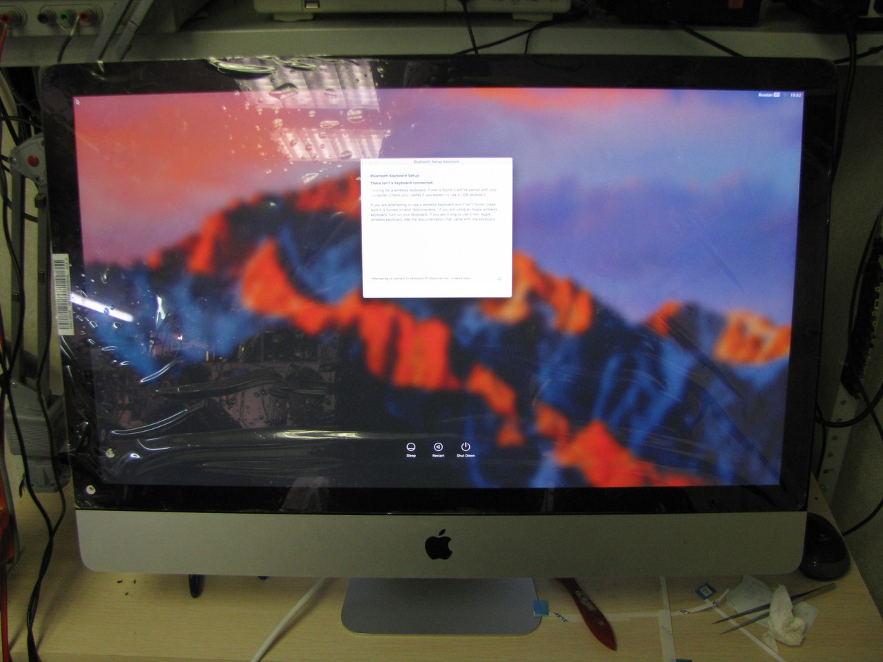 Поменяй монитор. Полосы монитор IMAC 27 2011. IMAC полосы на экране. Вертикальные полосы IMAC. Полоса на матрице IMAC.